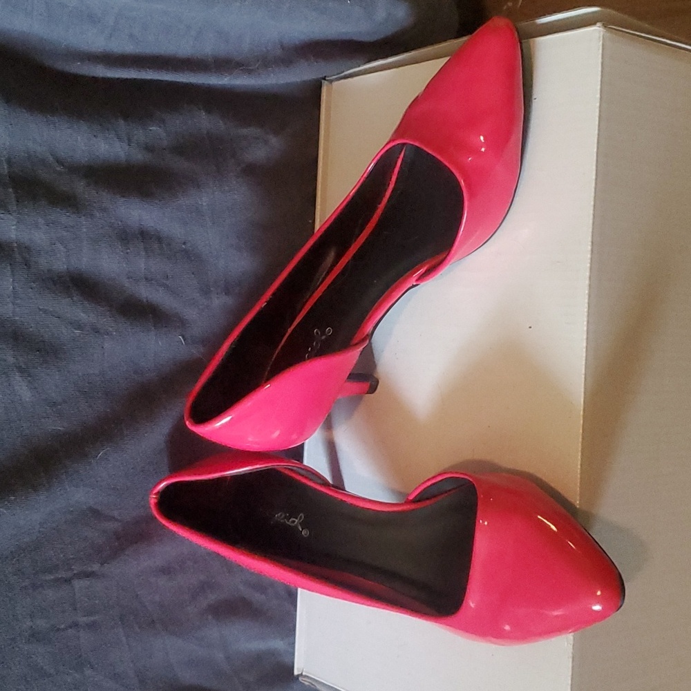 Hot pink pointed toe kitten heels